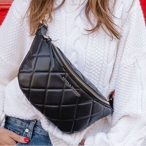 Poppy & Peonies Black Quilted Holiday Sidekick